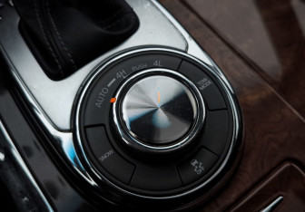 Подержанный автомобиль Infiniti QX80 2017 года (34 фото)