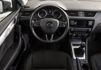 Подержанный автомобиль Skoda Octavia Liftback 2016 года (10 фото)
