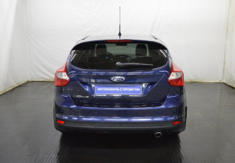 Подержанный автомобиль Ford Focus Hatchback 2013 года (6 фото)