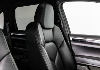 Подержанный автомобиль Porsche Cayenne 2015 года (29 фото)