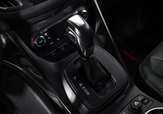 Подержанный автомобиль Ford Kuga 2013 года (14 фото)