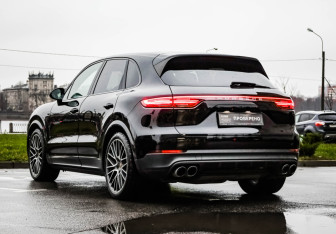 Подержанный автомобиль Porsche Cayenne 2018 года (9 фото)