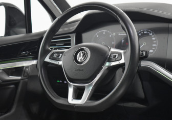 Подержанный автомобиль Volkswagen Touareg 2018 года (14 фото)