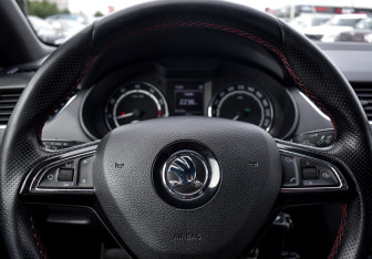 Подержанный автомобиль Skoda Octavia RS Liftback 2014 года (22 фото)