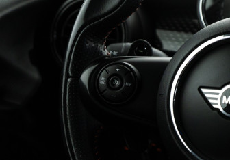 Подержанный автомобиль MINI Hatch 2019 года (20 фото)