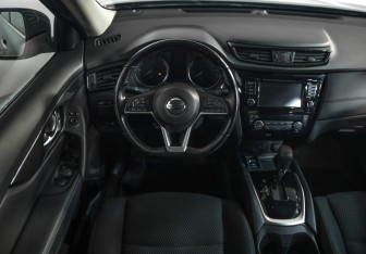 Подержанный автомобиль Nissan X-Trail 2021 года (10 фото)