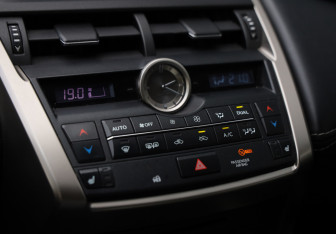 Подержанный автомобиль Lexus NX 2016 года (17 фото)