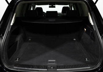 Подержанный автомобиль Volkswagen Touareg 2015 года (18 фото)