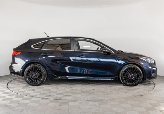 Подержанный автомобиль Kia K3 Hatchback 2021 года (4 фото)