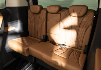 Подержанный автомобиль Hongqi HQ9 2022 года (15 фото)