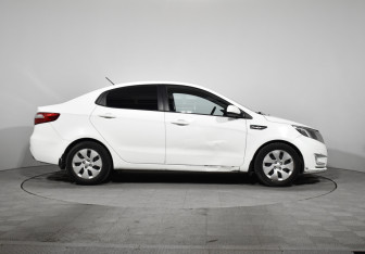 Подержанный автомобиль Kia Rio Sedan 2015 года (4 фото)
