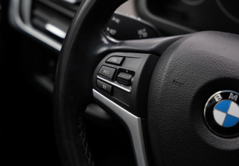 Подержанный автомобиль BMW X5 2015 года (13 фото)