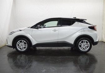 Подержанный автомобиль Toyota C-HR 2022 года (8 фото)