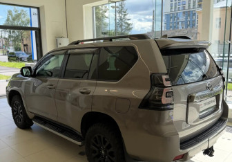 Подержанный автомобиль Toyota Land Cruiser Prado 2021 года (4 фото)