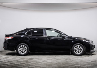 Подержанный автомобиль Toyota Camry Sedan 2018 года (4 фото)