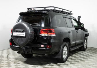 Подержанный автомобиль Toyota Land Cruiser Suv 2008 года (5 фото)