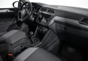 Подержанный автомобиль Volkswagen Tiguan 2019 года (13 фото)