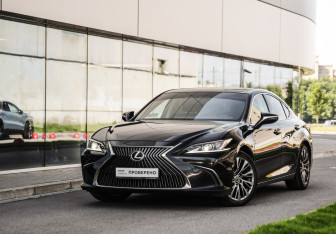 Подержанный автомобиль Lexus ES 2019 года (1 фото)