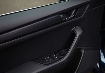 Подержанный автомобиль Skoda Superb Liftback 2022 года (22 фото)
