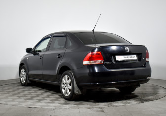 Подержанный автомобиль Volkswagen Polo Sedan 2011 года (7 фото)