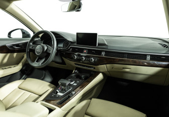 Подержанный автомобиль Audi A4 Sedan 2017 года (9 фото)