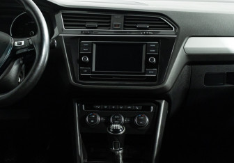 Подержанный автомобиль Volkswagen Tiguan 2018 года (14 фото)