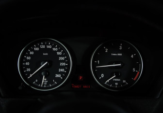 Подержанный автомобиль BMW X5 2010 года (13 фото)