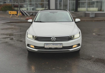 Подержанный автомобиль Volkswagen Passat Sedan 2017 года (2 фото)