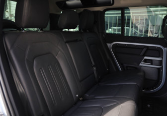 Подержанный автомобиль Land Rover Defender Suv 2021 года (21 фото)