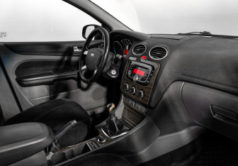 Подержанный автомобиль Ford Focus Sedan 2008 года (13 фото)