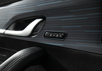 Подержанный автомобиль Geely Monjaro 2024 года (17 фото)