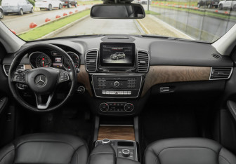Подержанный автомобиль Mercedes-Benz GLE 2017 года (14 фото)
