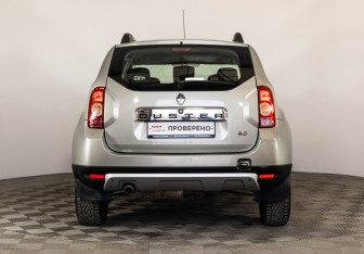 Подержанный автомобиль Renault Duster 2014 года (6 фото)