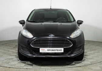 Подержанный автомобиль Ford Fiesta Sedan 2015 года (2 фото)