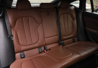 Подержанный автомобиль BMW X6 2021 года (33 фото)
