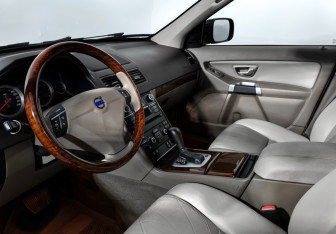 Подержанный автомобиль Volvo XC90 2011 года (9 фото)