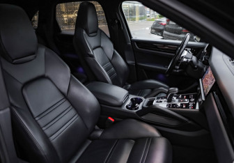 Подержанный автомобиль Porsche Cayenne 2018 года (28 фото)