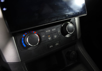 Подержанный автомобиль Chevrolet Captiva 2007 года (12 фото)