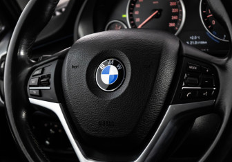 Подержанный автомобиль BMW X5 2016 года (15 фото)