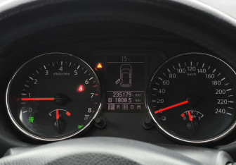 Подержанный автомобиль Nissan Qashqai 2011 года (15 фото)