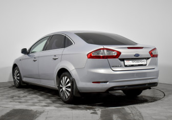 Подержанный автомобиль Ford Mondeo Sedan 2010 года (7 фото)