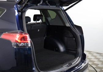 Подержанный автомобиль Toyota RAV4 2018 года (21 фото)