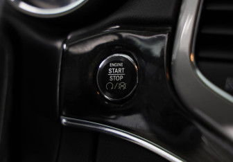 Подержанный автомобиль Jeep Grand Cherokee 2012 года (17 фото)