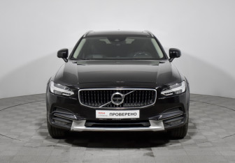 Подержанный автомобиль Volvo V90 Cross Country 2018 года (2 фото)