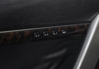 Подержанный автомобиль Toyota Land Cruiser Suv 2013 года (23 фото)