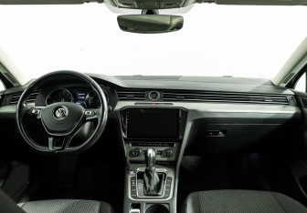 Подержанный автомобиль Volkswagen Passat Sedan 2017 года (13 фото)