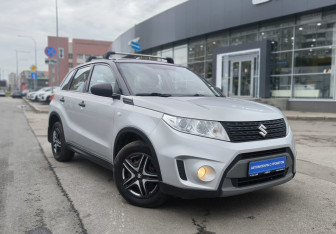 Подержанный автомобиль Suzuki Vitara 2016 года (3 фото)