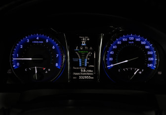 Подержанный автомобиль Toyota Camry Sedan 2015 года (27 фото)