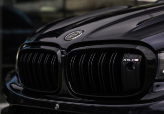 Подержанный автомобиль BMW X5 M 2016 года (11 фото)