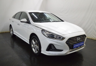 Подержанный автомобиль Hyundai Sonata 2019 года (3 фото)